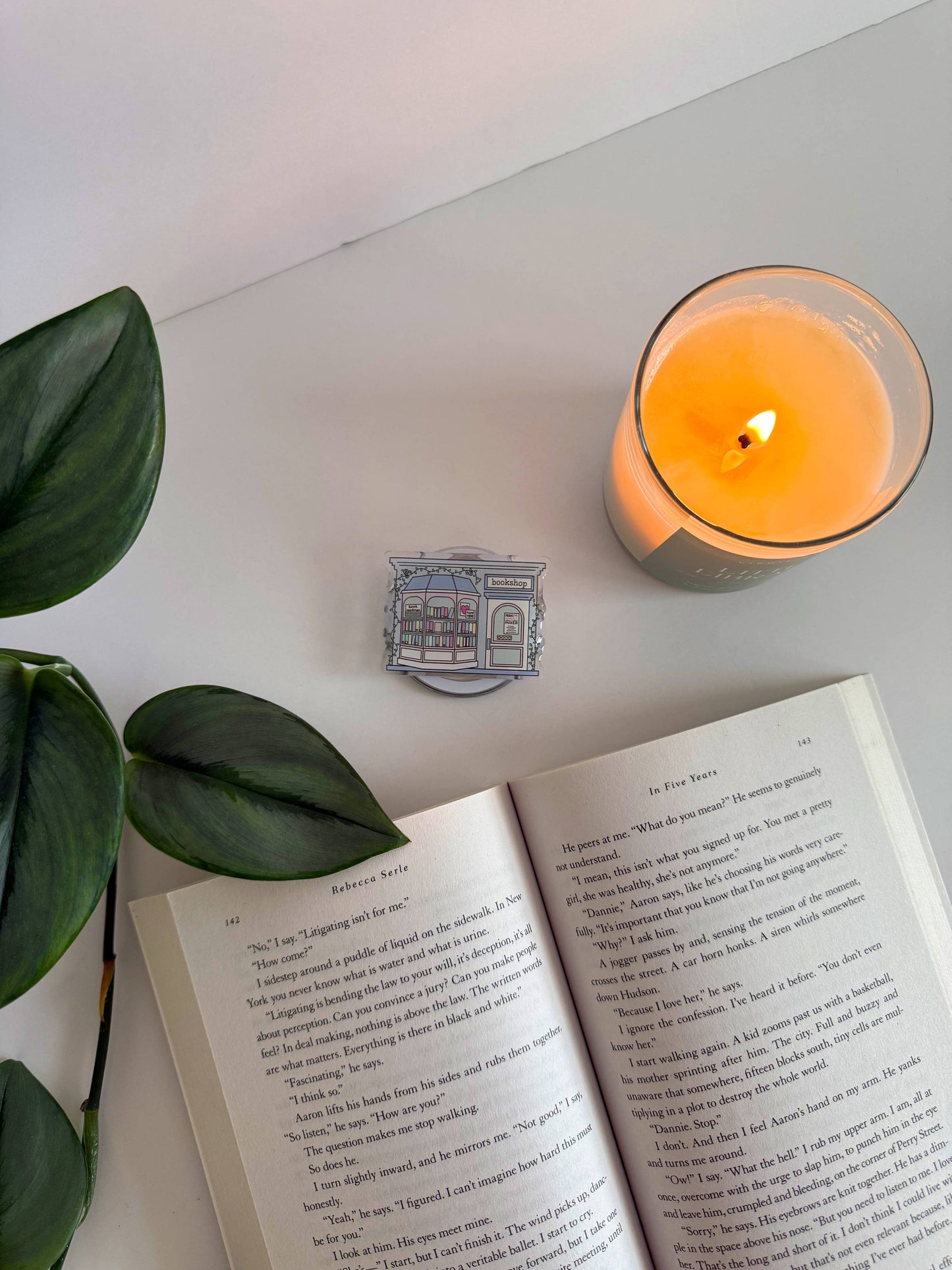Bookstore Kindle Grip, Mag-safe E-Reader Accessory