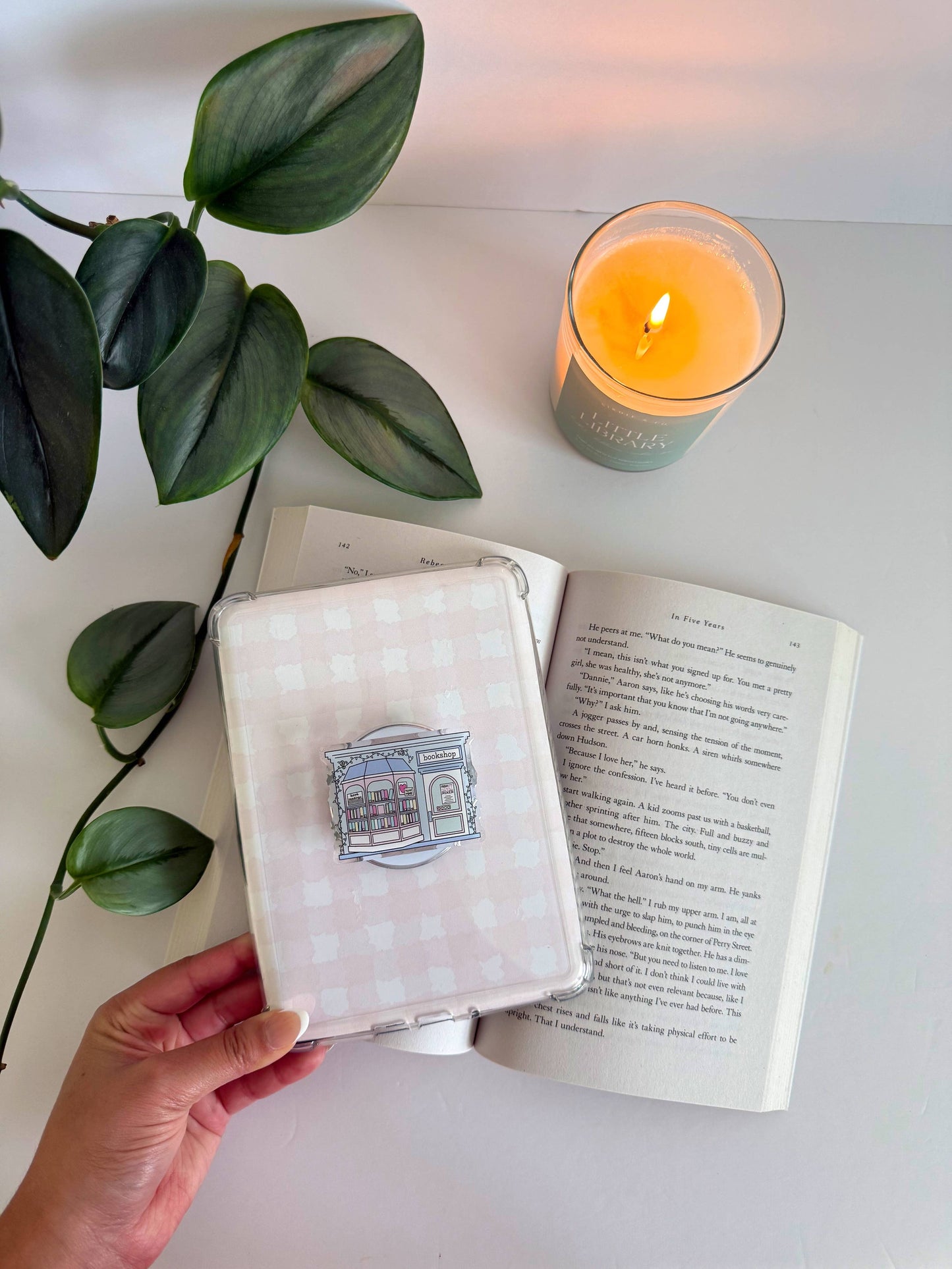 Bookstore Kindle Grip, Mag-safe E-Reader Accessory