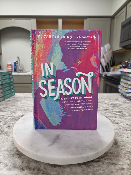 In Season : A 90-Day Devotional For Female Student Athletes